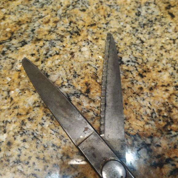 Vintage Wiss 9" Pinking Shears Scissors Sewing Craft Zig Zag Cut - Picture 4 of 7